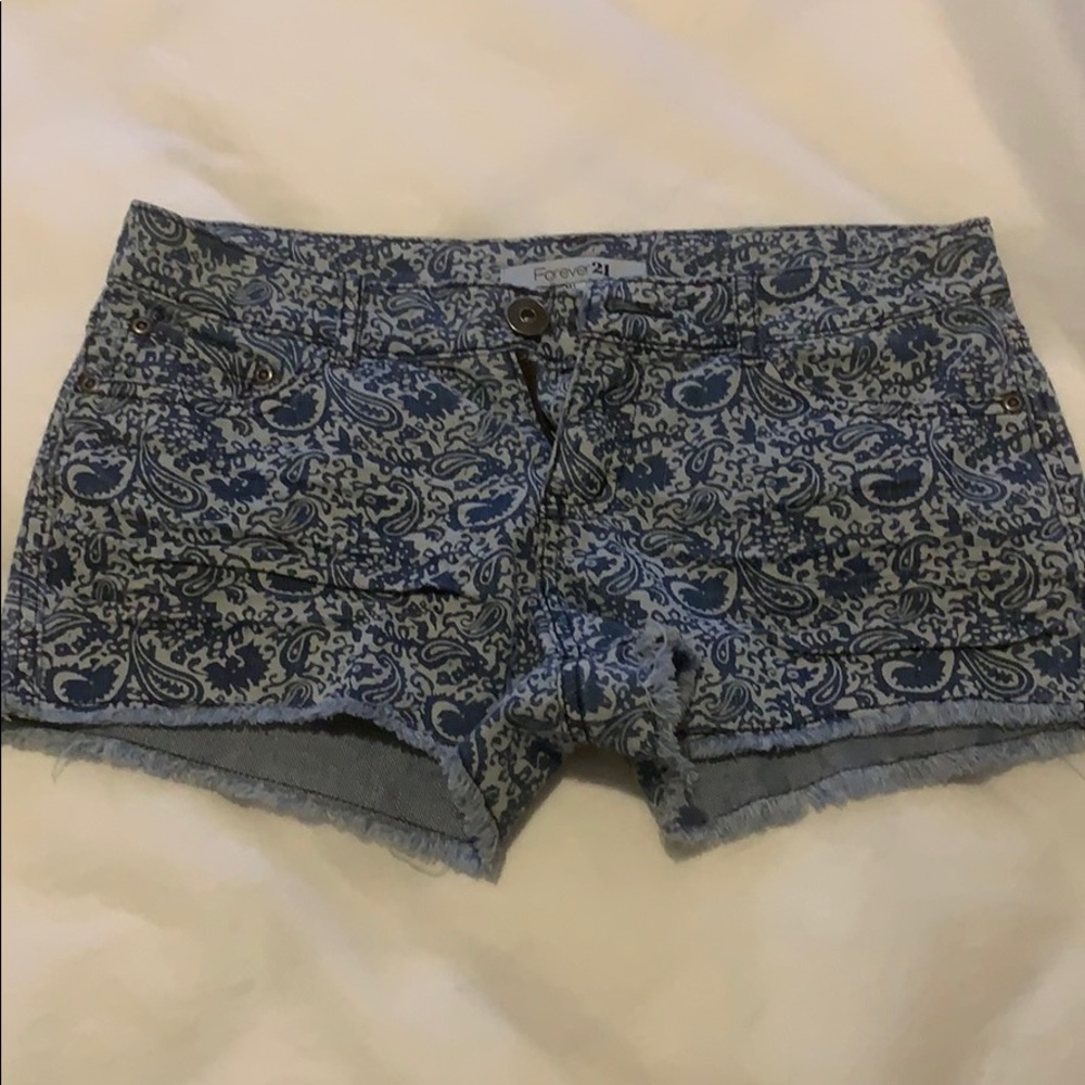 Printed denim shorts